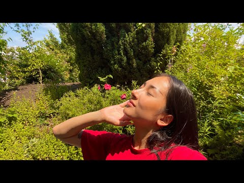 ASMR in the sun 🌞 strawberry eating 🍓birds singing 🎶