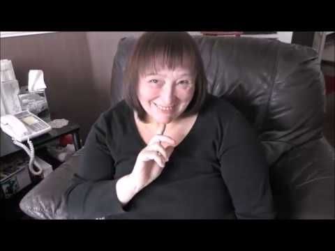 Asmr - My Mum does her Make Up and I do a Whispered Voiceover  Tingles Tingles ! 💋