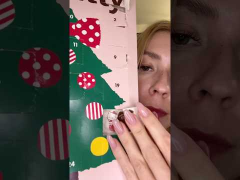 ✨ ASMR ✨ Opening a Hello Kitty advent calendar with you! 🥰🎄 #advent #christmas #asmr
