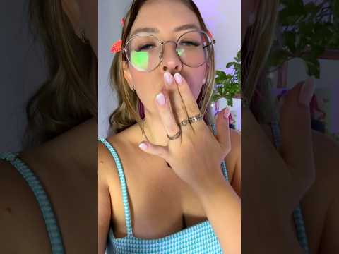 1 minuto só de beijinhos pra você 🥰 #asmr #tingles #fabricscratching #funny