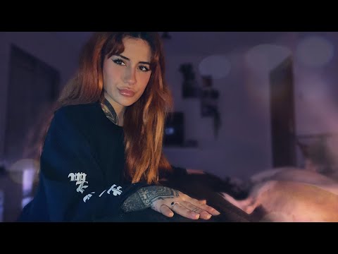 ASMR en ESPAÑOL · MASAJE RELAJANTE Y SUSURROS CALMADOS PARA DORMIR