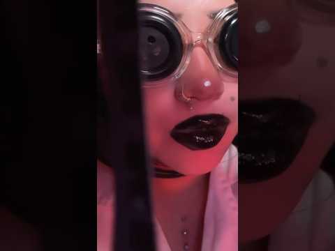 Coraline gets BUTTON EYES‼️👀🤭 #asmrtingles #asmr #shorts