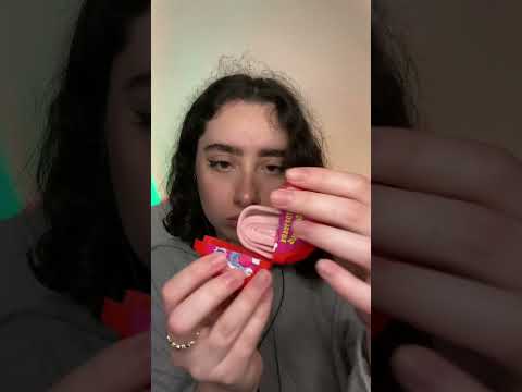 🌙 ASMR FRANÇAIS : DÉGUSTATION DE CHEWING GUM À LA FRAISE 🍓#asmr #relax #shorts #short #youtube