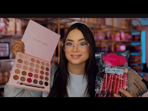 ASMR:VENDEDORA SIMPÁTICA TE AJUDA A MONTAR SEU KIT DE MAQUIAGEM 💄