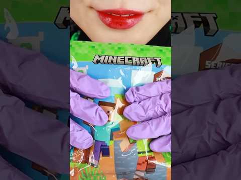 I made a Minecraft necklace with a keychain :)