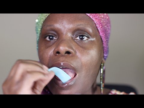 Chewing-Gum ASMR Camera Tapping Mouth Sounds