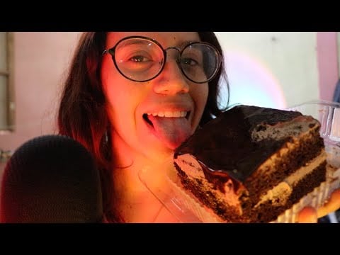 ASMR comiendo pastel