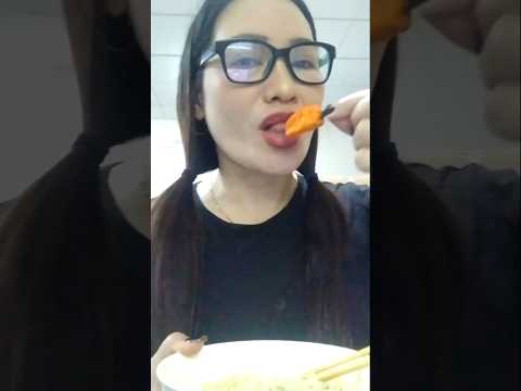 NO CHEWING HOT CHILI #everyone  #shortsfeed #mukbang #challenge #eating #crazylady