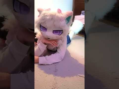 Swaying kitty