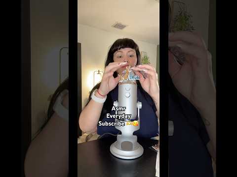 #asmr #tingles #asmrsounds #tapping #asmrscratching #scratching @aramoonasmr1111
