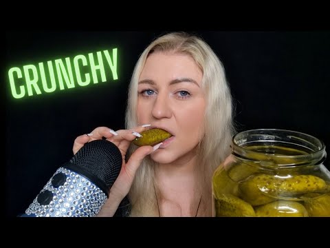 ASMR🥒 EATING PICKLES ( CRUNCHY EATING SOUNDS )