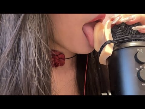 ASMR|Various percussion sounds and a small amount of ear licking