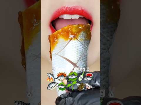 통전어 먹방 🐟 raw gizzard shad eating sound #shorts