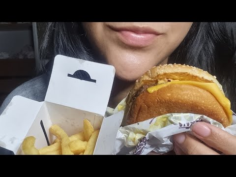 ASMR comiendo hamburguesa de Burger King y papas