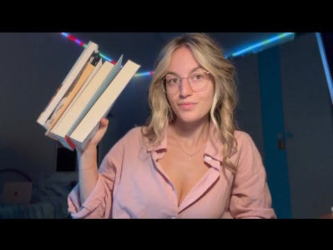 PARLIAMO DI LIBRI 📚 (whispering asmr ita)