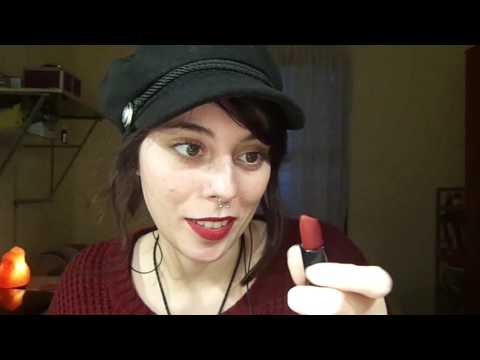 Probando un nuevo labial y les mando besitos!  ASMR