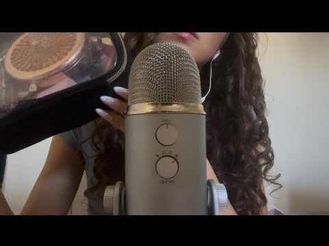My sixth ASMR video | what's in my makeup bag?(whispering & tapping)