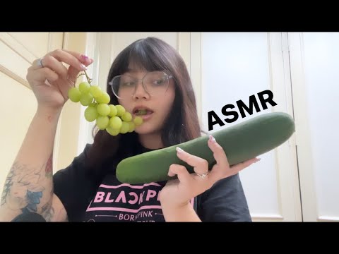 Comiendo frutas/verduras crujientes 🍇🥒 *blue yeti*