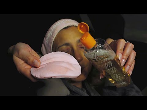 ASMR APLICADO - LIMPEZA DE PELE CALMANTE EM UMA PESSOA REAL (ela dormiu 😴)