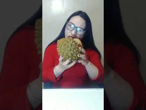 SMELLIEST FRUIT #durian #spiky #smelly #fruitcutting #amazing #america #challenges #subscribers