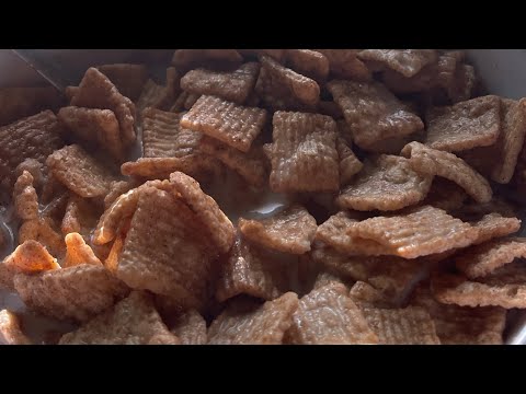 ASMR Playing Apex BOTS and Munchin Some Cinny Toast Crunch 🥣