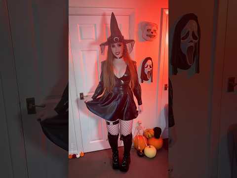 Happy Halloween🎃🦇👻 here’s my Latex Witch Cosplay from @catalystlatex ✨#latex #cosplay #boots ad