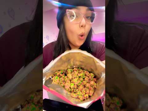 NERDS CLUSTERS ASMR | eating chewey gummy nerds candy crunchy sounds #asmr #nerdscandy