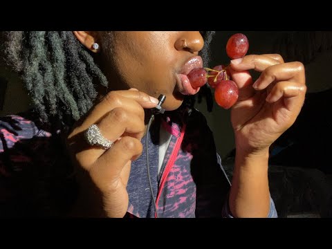 ASMR | JUICY  💦 GRAPE EATING SOUNDS | MOUTH SOUNDS | TINGLY
