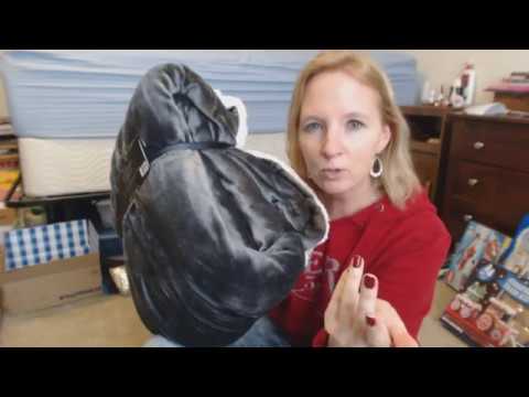 ASMR Soft Spoken ~ Christmas Gift Show & Tell / Giftwrapping