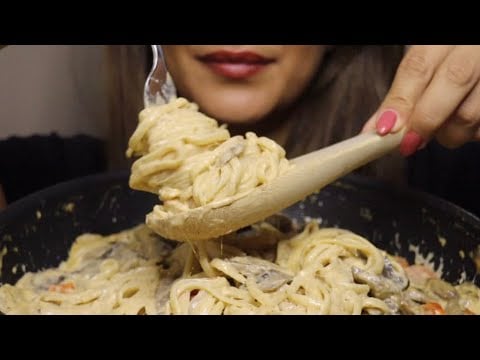 SUPER CREAMY CHEESY MUSHROOM ALFREDO SPAGHETTI PASTA MUKBANG ASMR #asmr #mukbang #pasta #alfredo