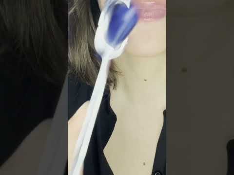 #short #ASMR -  Examen des yeux : Test des réflexes