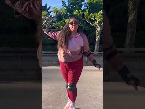 Day 4 of me trying to learn how to skate 🛼 today I went backwards for the first time 🫣 #shorts