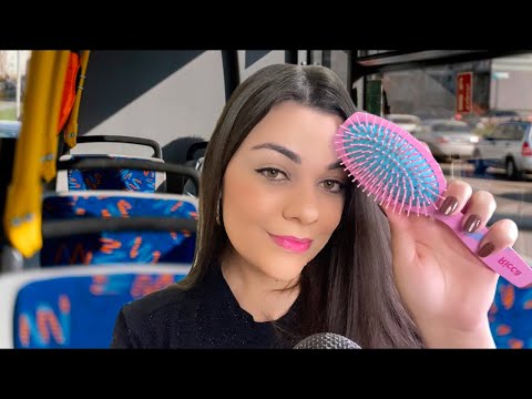 ASMR POV: AQUELA AMIGA ESCOVA SEU CABELO NA VIAGEM DE ÔNIBUS