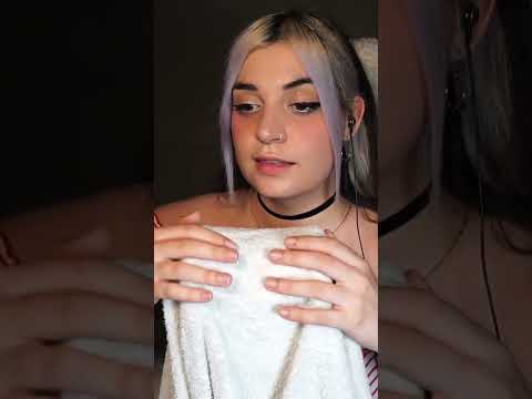 ASMR TOWEL TRIGGERS 🌊 | ELISABETEXO #SHORTS