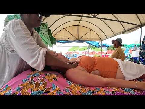 Aceitoso masaje al estilo tailandés en una playa de Phuket 🇹🇭