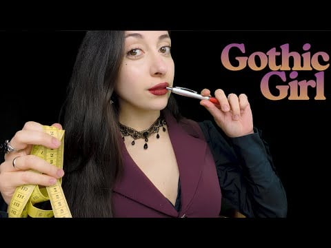 RAGAZZA GOTICA HA UNA COTTA PER TE e Ti Misura per un Compito di Anatomia ASMR roleplay