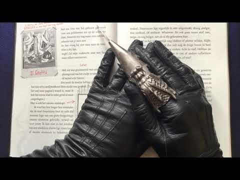 LEATHER GLOVES 🖤 READING IN DUTCH 🇳🇱 [[ASMR]]