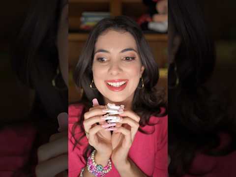 A amiga com unhas gigantes faz sua maquiagem #asmr #asmrsounds