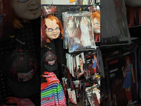 😱Me volvió a sorprender #chucky en #spirithalloween 🎃 #tiffany #horrormovies #foxboro #halloween