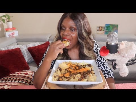 JUST WANTED SOMETHING SIMPLE BUT TASTY TO EAT NACHOS AND CHEESE ASMR EATING SOUNDS