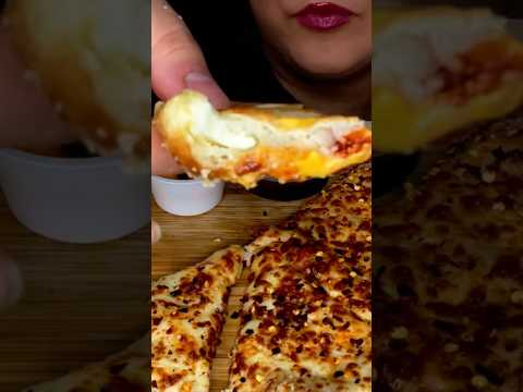 Extra cheesy pizza #asmr #food #yum #pizza