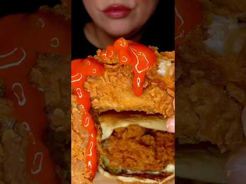 POPEYES SPICY CRISPY FRIED CHICKEN #asmr #popeyes #chicken #food #eat