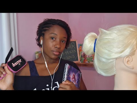 ASMR ROLEPLAY - GAROTA DO FUNDO DA SALA FAZ PENTEADO NO SEU CABELO 📚 (asmr voz suave) 