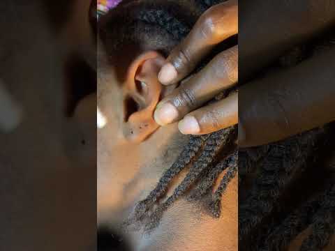 ASMR LET ME CLEAN YOUR EARS AND MAKE YOU SLEEPY/ RELAXING EAR PICKING #earmassage #relax #earpick