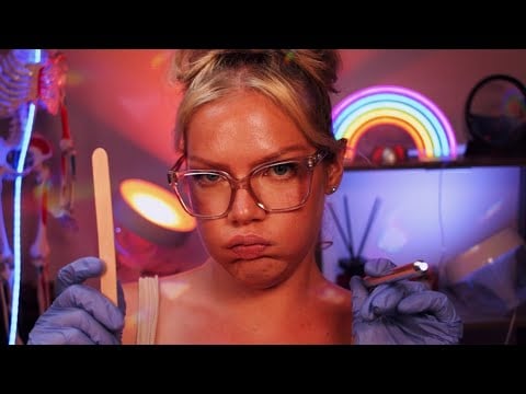 ASMR ITA 💉 Visita Medica Completa con una Dottoressa Antipatica