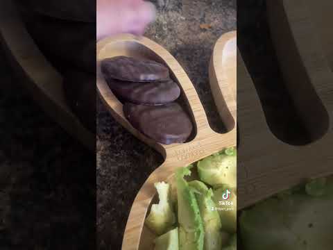 Filling platter with snacks asmr🥑 #asmr #oddlysatisfying #cooking #recipe #shorts