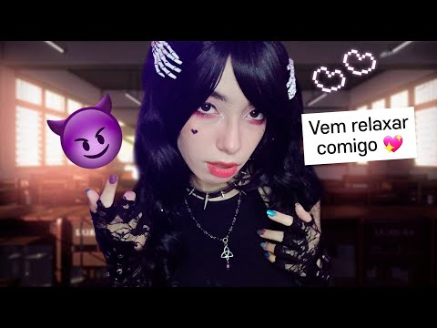ASMR GÓTICA DA ESCOLA TE RELAXANDO NA SALA DE AULA | ROLEPLAY