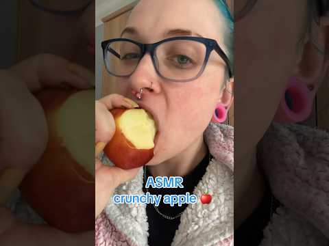 remember to eat your 5 a day 🍎 (ASMR APPLE EATING SOUNDS) #eatingsounds #shorts #asmr #asmreating