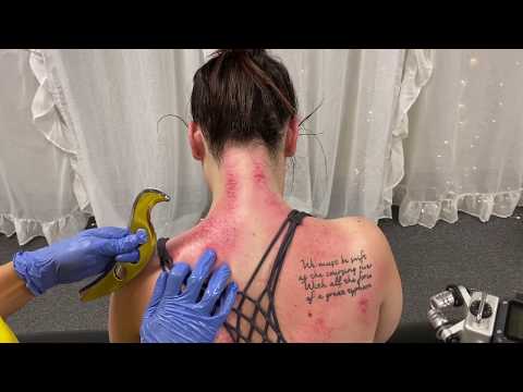 OMG 😱 THOSE CRACKS ARE UNBELIEVABLE! Chiropractor Cracking Backs