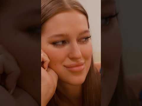 Deep tissue massage, stretching, and chiropractic adjustment for girl #chiropractor